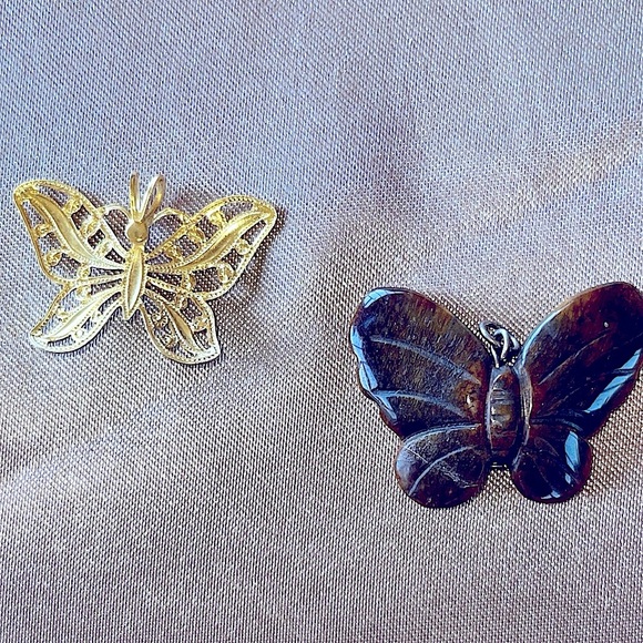 Vintage Butterfly Pendants Gold Filigree with Rhinestones and Carved Tiger’s Eye - Picture 8 of 11